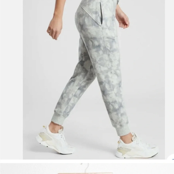 Athleta Balance Printed Jogger Tie Dye Gray and White Size Small - Picture 2 of 11